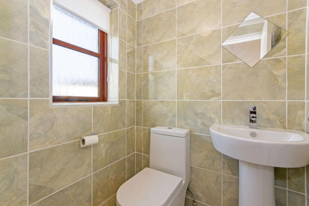 Holiday home Rockpool - Attractive And Spacious Retreat Near - Sleeps 8 *